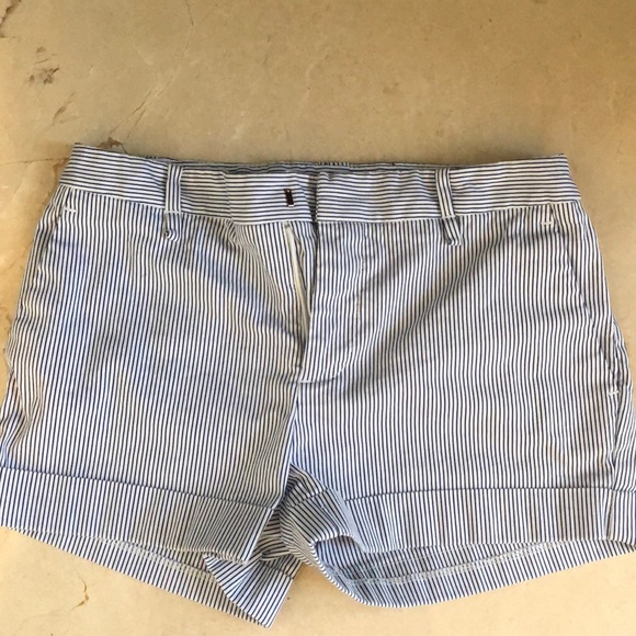 Forever 21 Pants - 🆕🎉Sale🎉White and Navy Blue Striped Shorts